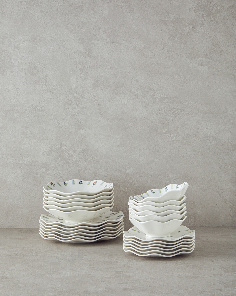 Pleasant Dinner Set Timeless